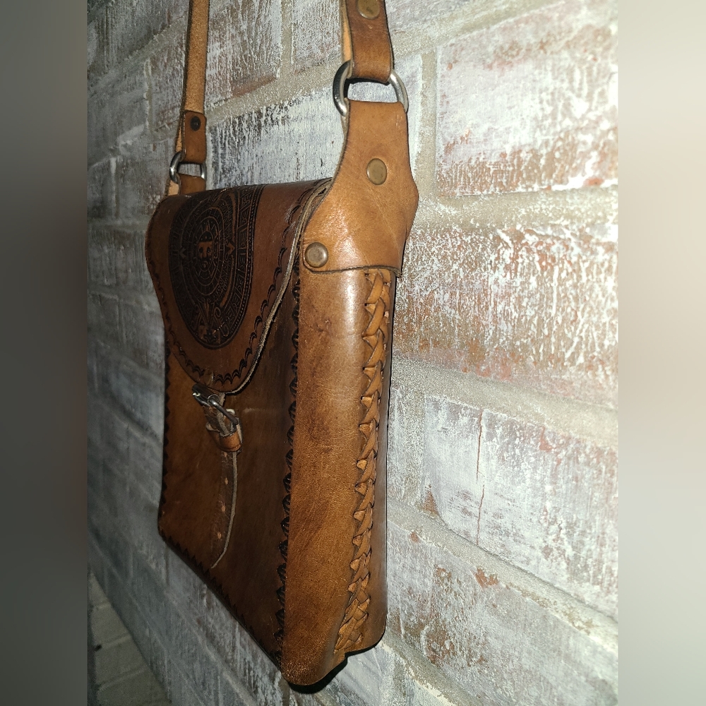 Hand-Tooled Brown Leather Crossbody Bag with Aztec Medallion - Picture 5 of 12